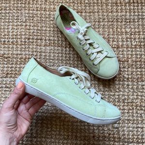 Women’s Casual Lace-Up Sneakers in Light Green